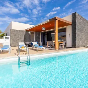 https://villa-sal-marina-puerto-del-carmen-lanzarote.in-canary-islands.com