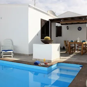 Villa Roses